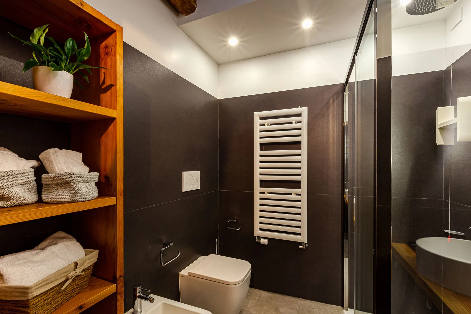 Towel shelves and shower in the en-suite bathroom