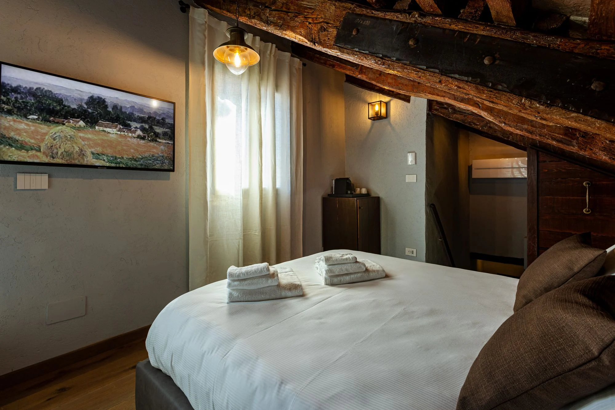 Double room with window, Smart TV and minibar